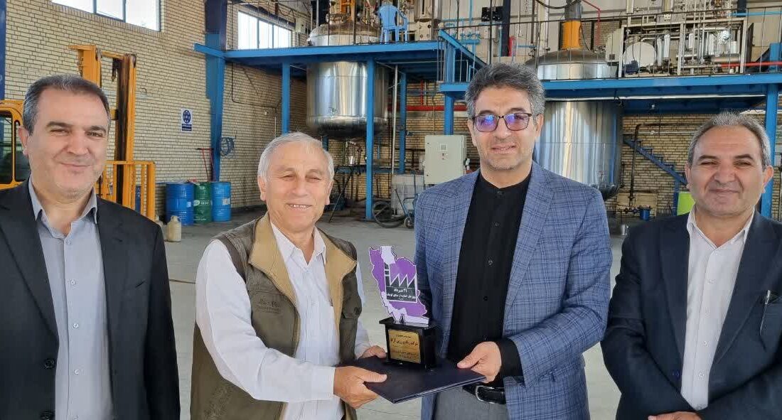 قدردانی از زحمات و تلاش‌های صنعتگران، کمترین کار ممکن در حق آنان است