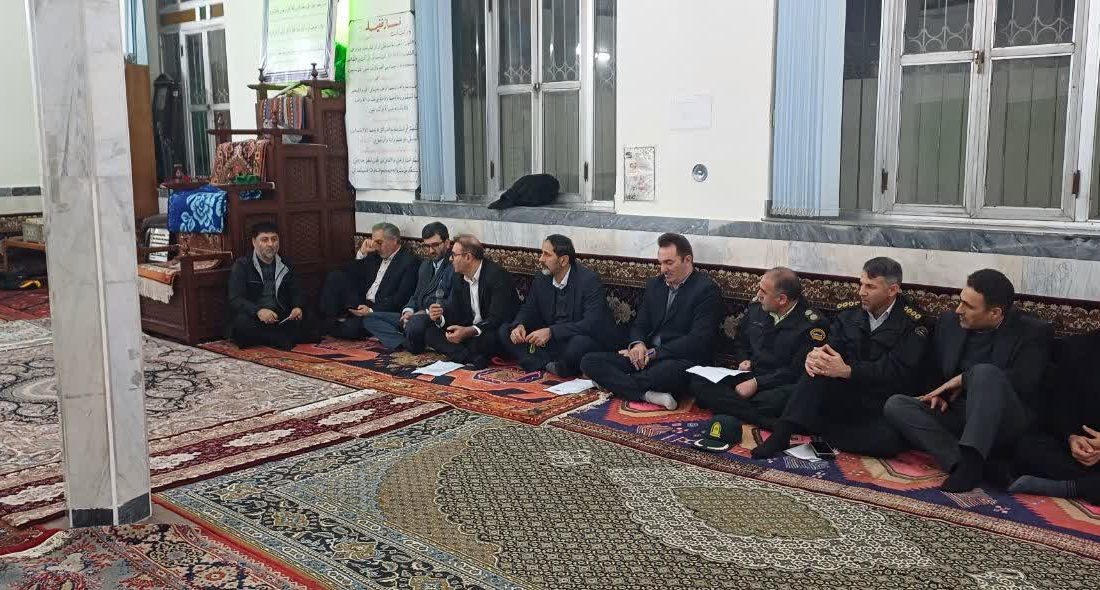 حضور مسئولان قضایی و اجرایی در مسجد محله پناه آباد جهت حل مشکلات