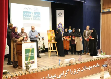 رونمایی از دو کتاب «رازهای اسفریس» و «شاهراه» در کانون اردبیل